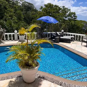 https://romantic-setting-with-majestic-and-golden-sunset-view.maheislandhotels.com